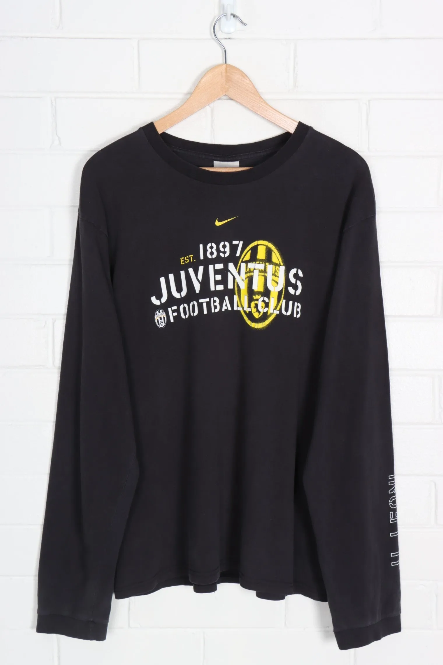 Nike Juventus Long Sleeve Tee - Centre Swoosh (L)