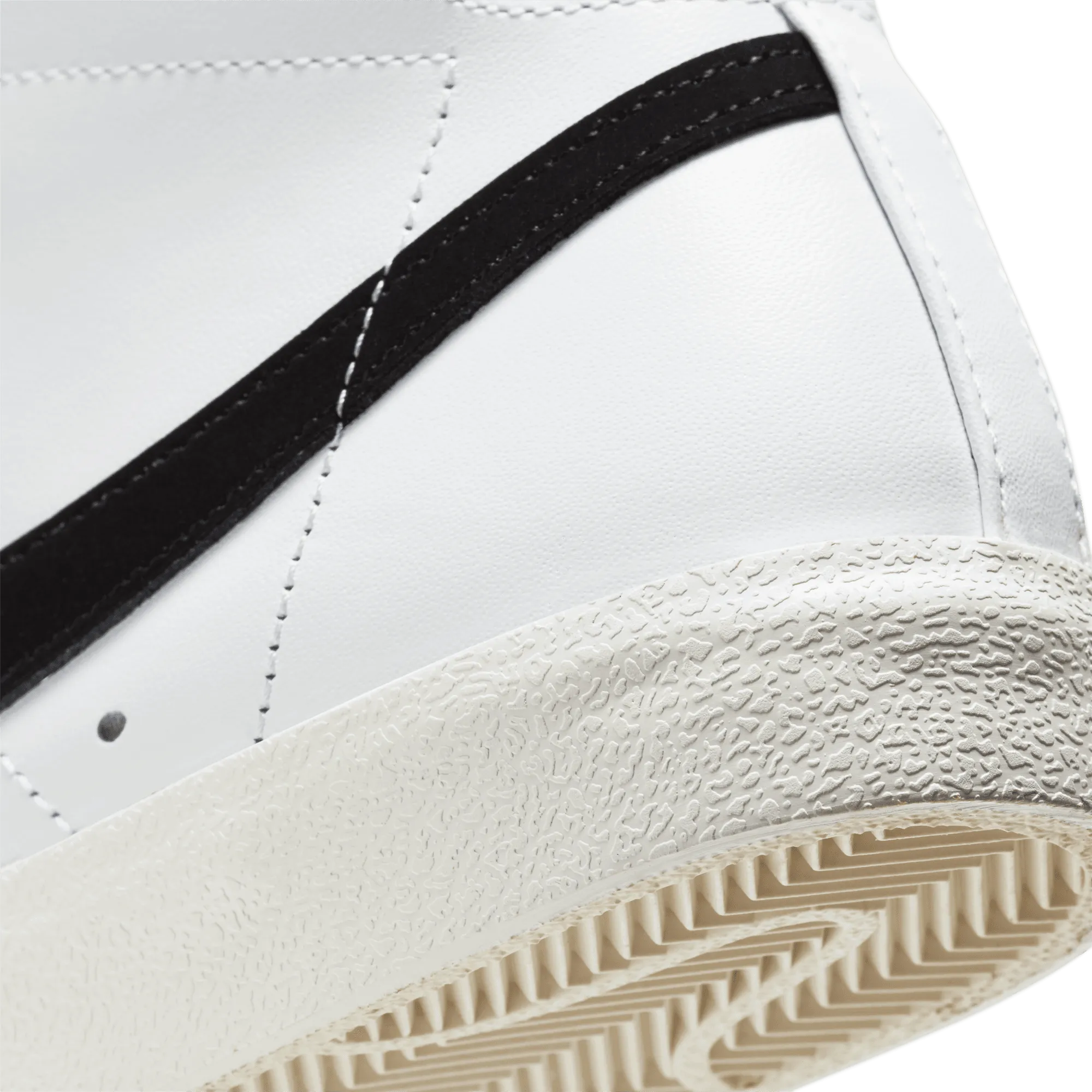 Women's Nike Blazer Mid '77 - White Black Sail