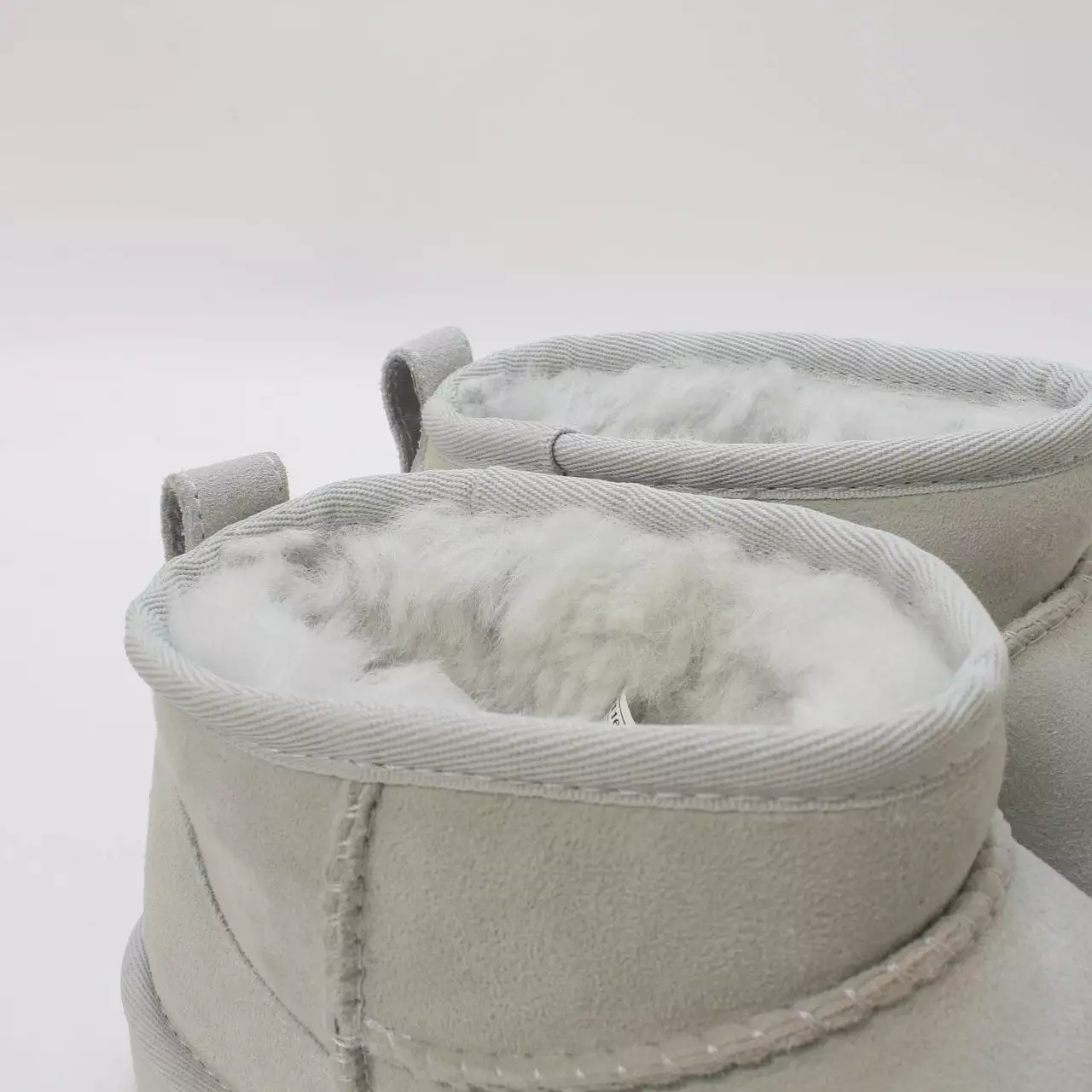 Women's UGG Classic Ultra Mini - Goose UK Size 4 UGG Classic Ultra Mini - Goose UK Size 4 UGG Classic Ultra Mini - Women's Size 