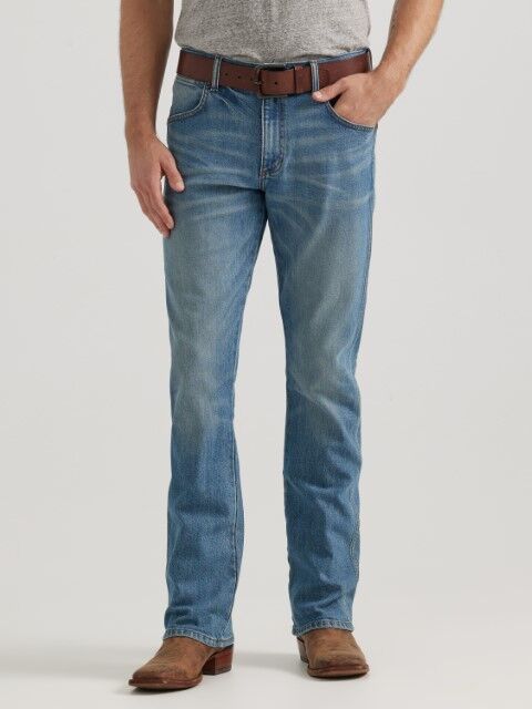 Wrangler Men's Retro Slim Fit Bootcut Jean in Oleson